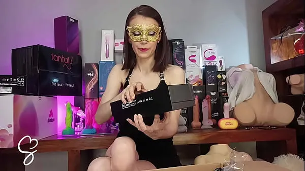 Mostrar Sarah Sue Unboxing Caixa Misteriosa de Brinquedos Sexuais novos clipes