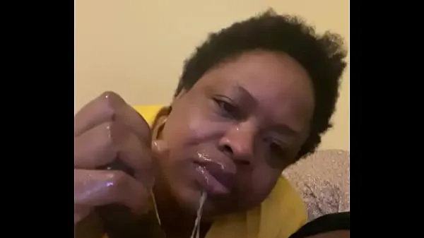 Zobrazit Mature ebony bbw gets throat fucked by Gansgta BBC nových klipů