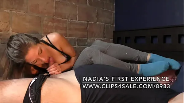 Mostrar La primera experiencia de Nadia - (Dreamgirls in Socks nuevos clips