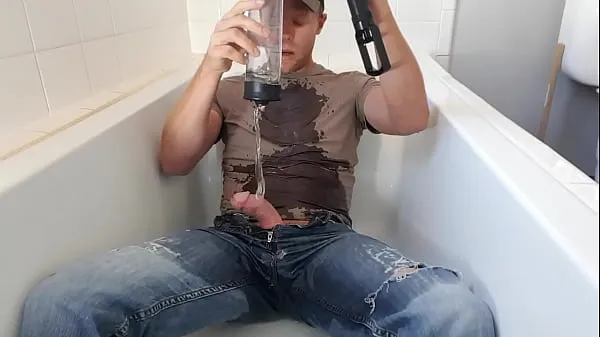 Tunjukkan Pissing in a penis pump Klip baharu