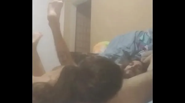 Mostrar casadinha chupando los rollos de su marido y haciendo beso griego nuevos clips