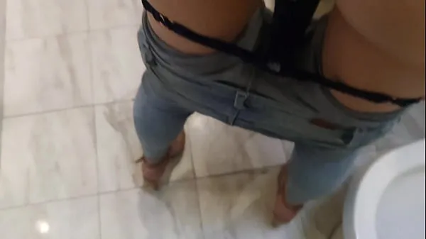 Show They almost caught us fucking in the bathroom of my best friend's house who was on her birthday but the desire to fuck was greater new Clips