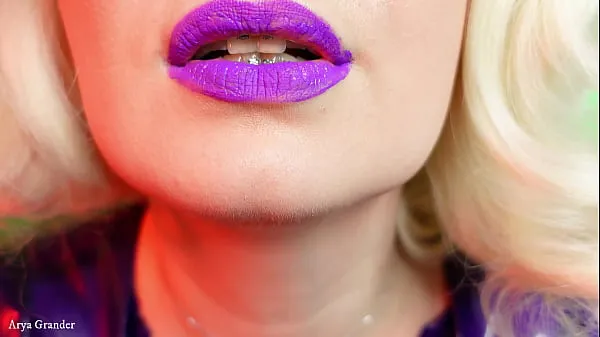 Εμφάνιση ASMR purple lipstick process video - slowly close up of make up - sexy lips with steel braces - Arya νέων κλιπ