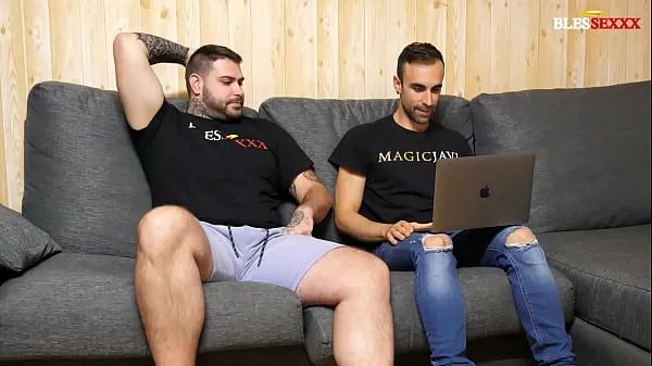 Hetero-Freunde schauen sich Pornos anneue Clips anzeigen