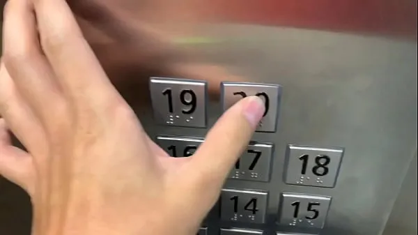 Mostrar Sexo em público, no elevador com um estranho e eles nos pegam novos clipes