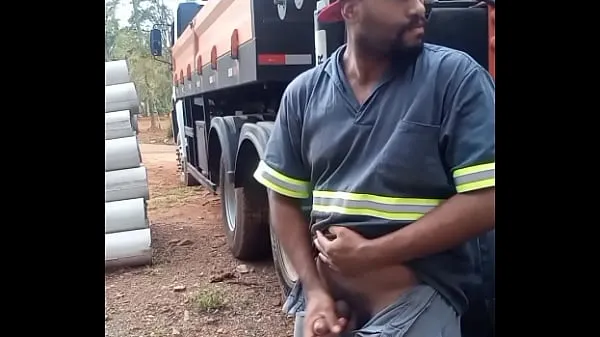 Show Worker Masturbating on Construction Site Hidden Behind the Company Truck new Clips