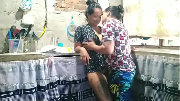 Tampilkan Since my husband is not in town, I call my best friend for wild lesbian sex Klip baru