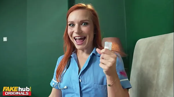 Pokaż FAKEhub - Hot redhead nurse with perfect little pink shaved pussy has to collect a sperm sample nowe klipy