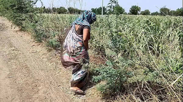 Komal was urinating in the field when the owner came secretly and sat down and took her home 個の新しいクリップを表示