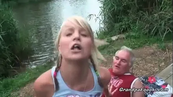 Zobrazit Gorgeous blonde rides dick on the river shore nových klipů
