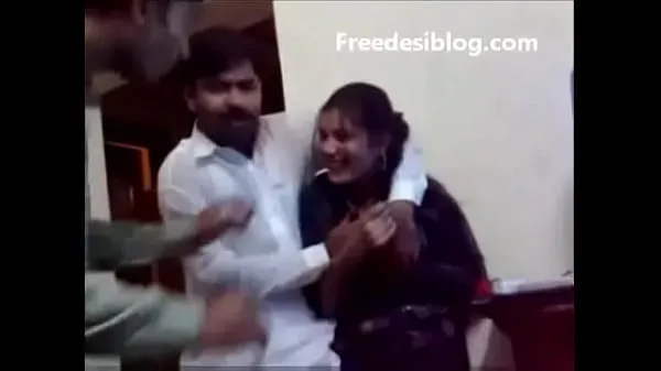 Pokaż Pakistani Desi girl and boy enjoy in hostel room nowe klipy